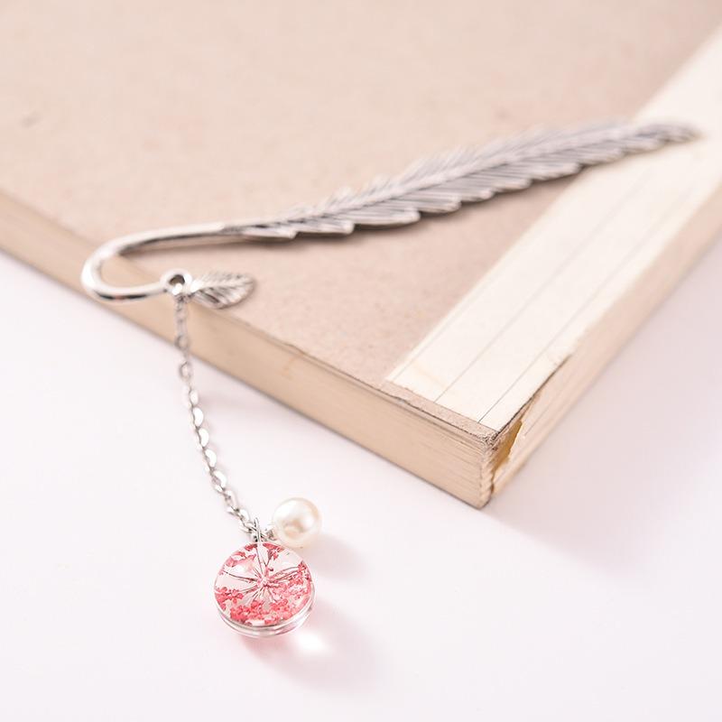 

Bookmark Leaf Style Metal Bookmark Constellation Bookmark for Students Teachers Stationery Book Marker Accessory Reading SQ16