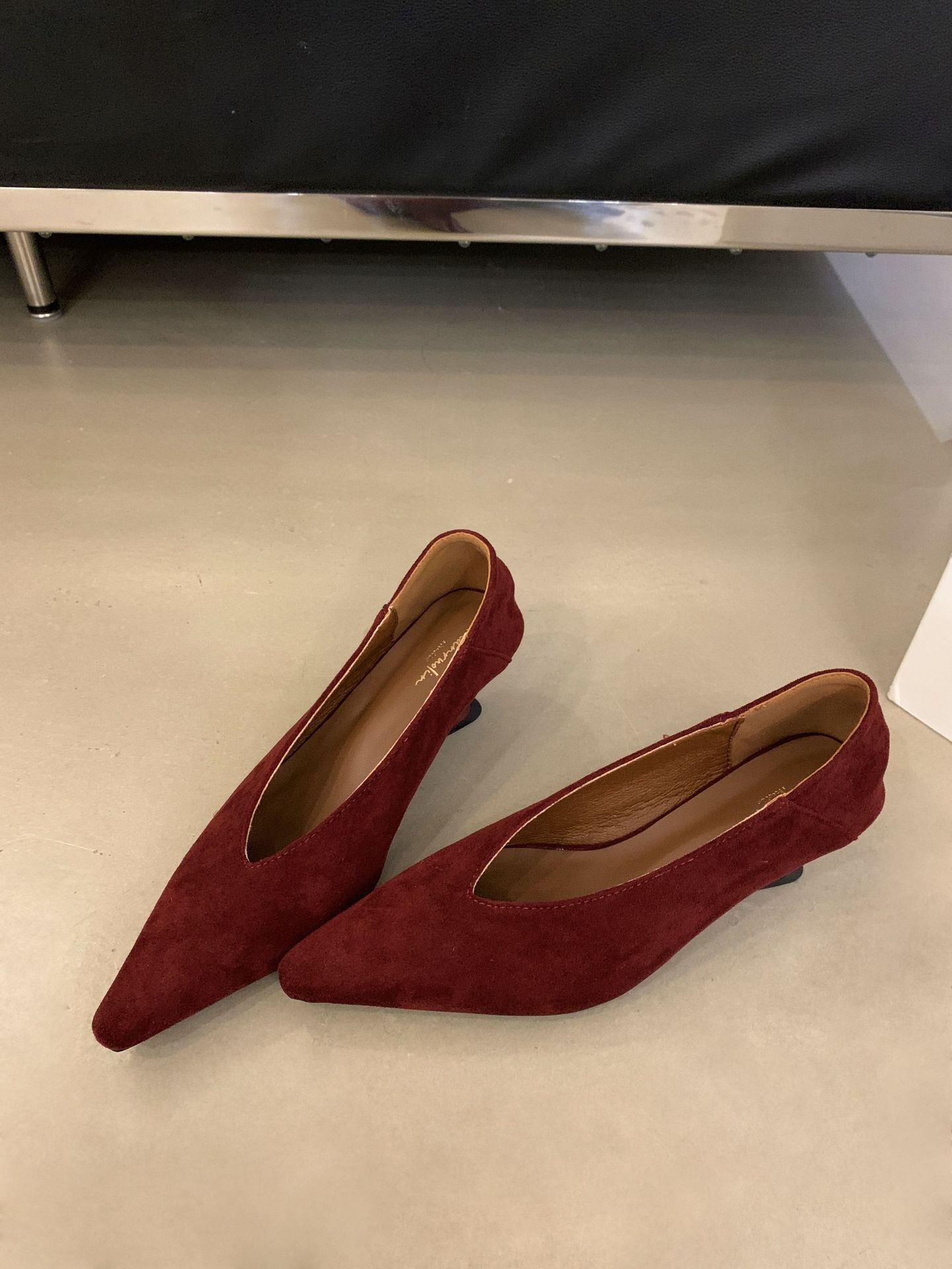 

French niche brown single shoes women s shoes 2025 spring and autumn slope heel temperament pointed commute evening grandma shoes 35 бордовий