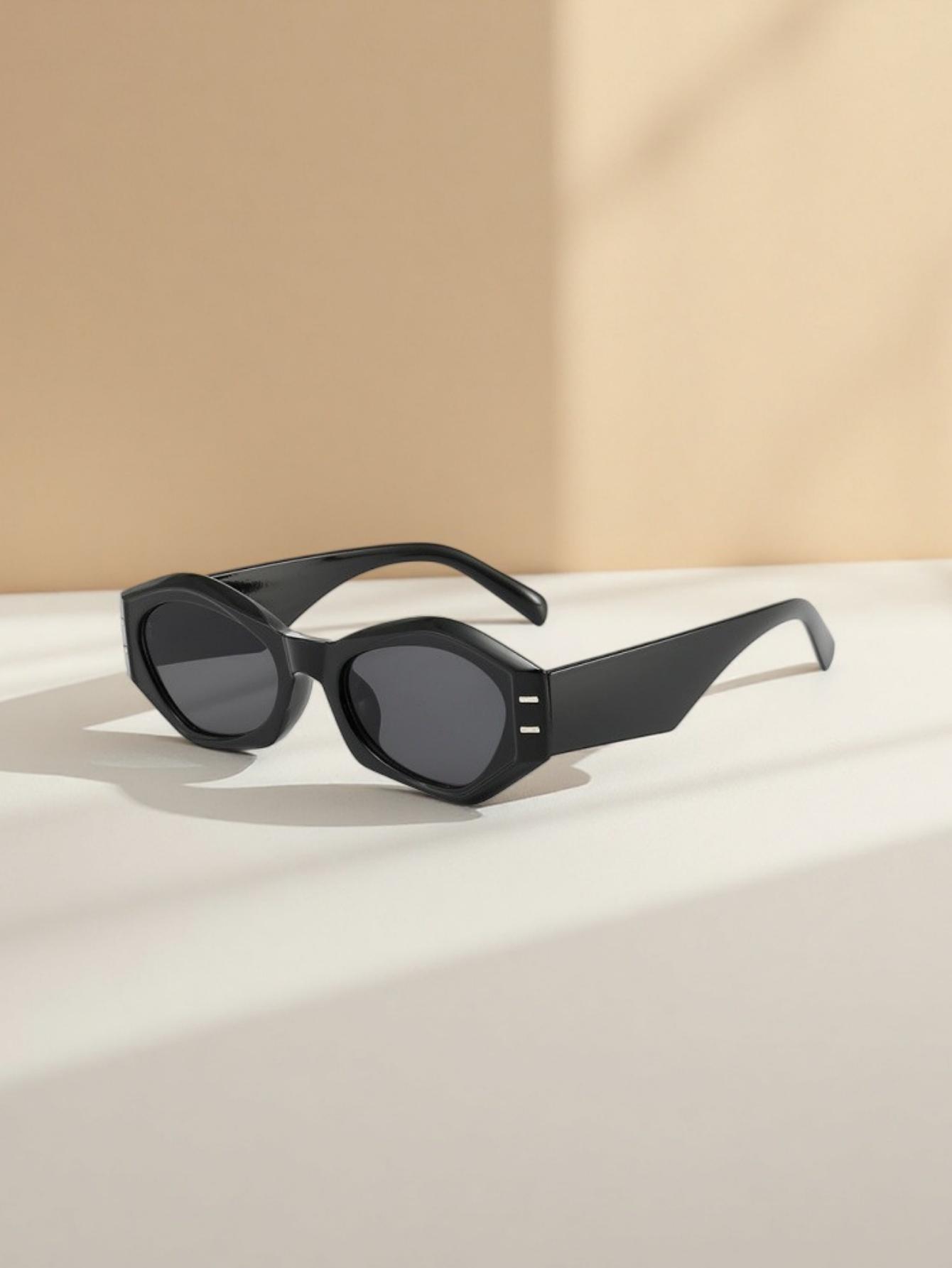 European and American retro irregular framed sunglasses are fashionable, personalized, and versatile for the streets