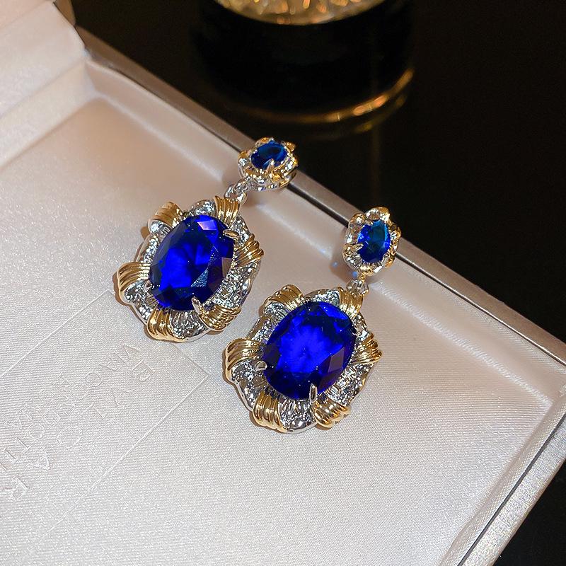 

Винтажные геометрические металлические серьги: Дизайн с бриллиантом, кругом и квадратом - Французский нишевый стиль высокого класса