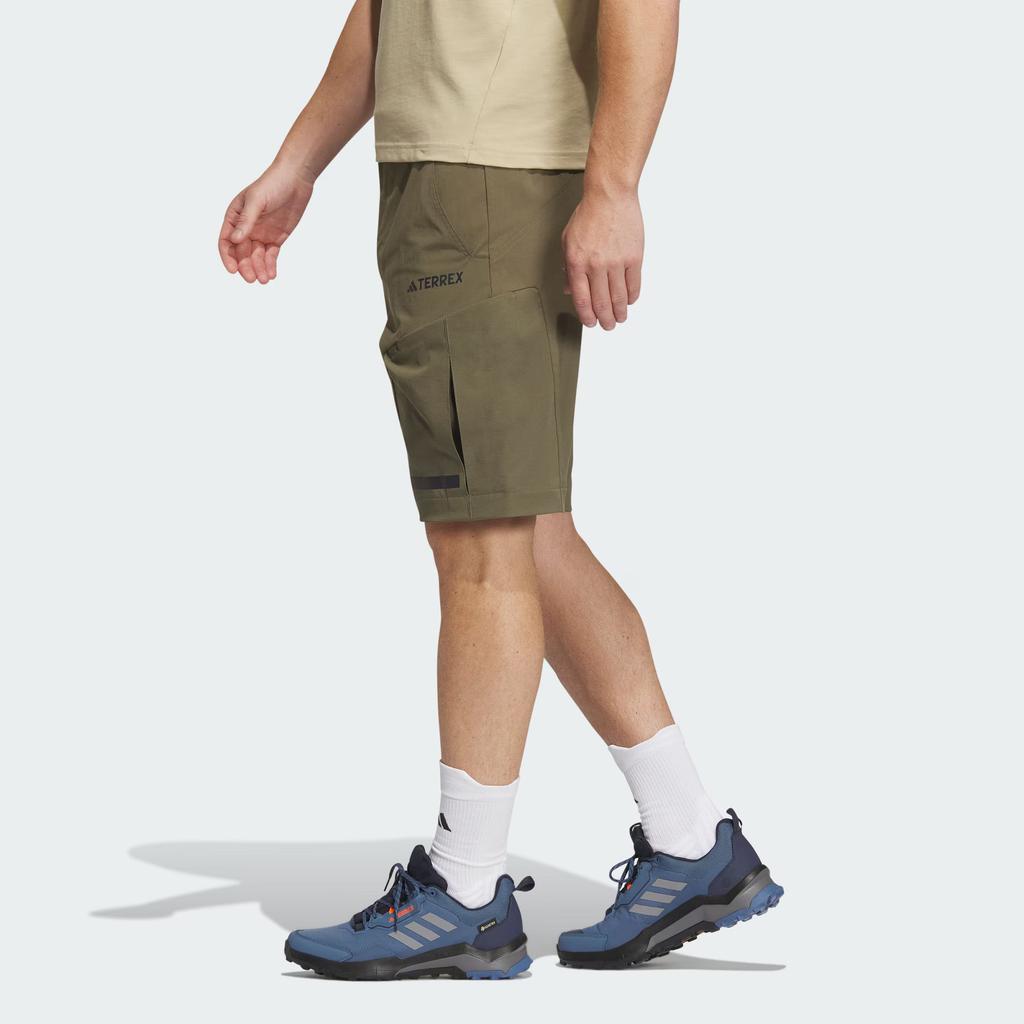 Adidas Campyx Pants With Reflective Brand Logo And Cuffed Ankles Men Bottoms Olive-Green IC1974