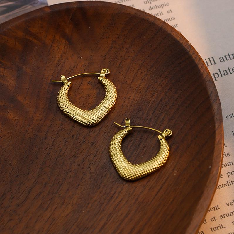French Minimalist Personality Niche Jewelry Texture Design Titanium Steel Earrings Geometric Casual Wind V-Shaped Ear Buckle