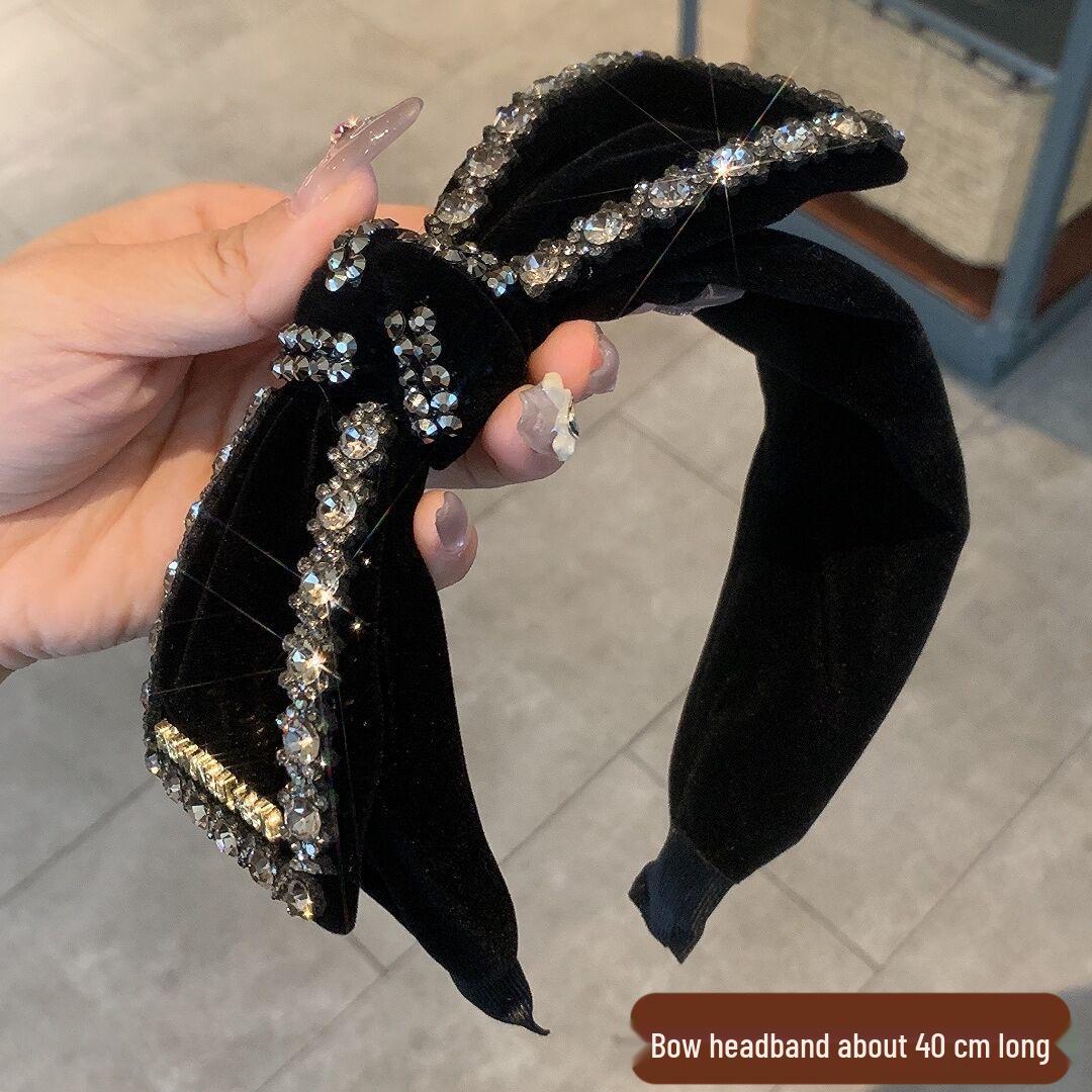 

Черная бархатная повязка для волос с бантом из страз: Универсальный аксессуар для умывания лица и выхода в свет.