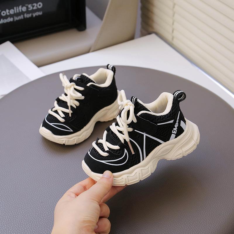 Children's sports shoes spring 2025 new light casual soft sole versatile pair of net shoes dad shoes male and female students