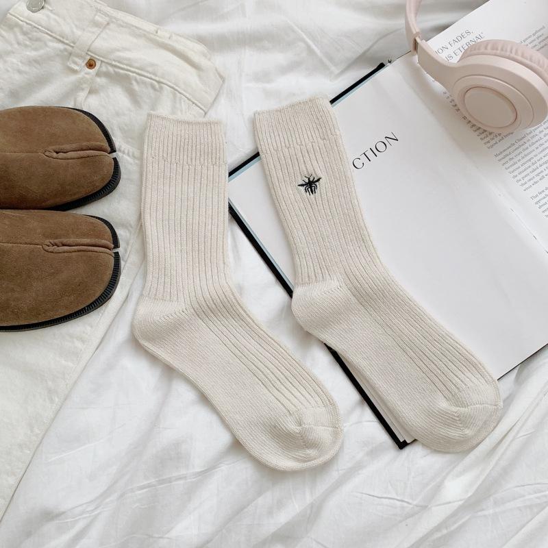 Japanese And Korean Bee Embroidered Wool Rabbit Wool Socks Women'S Thick Pile Socks Warm And Sweet Mid-Leg Socks