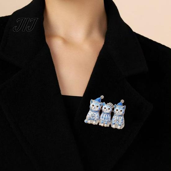Cat Lover Accessory Christmas Three Brooch Pin, Men Women Rhinestone Kitten Decorative Pin Lapel Badge for Clothing Bags Scarves Sweaters Sweater