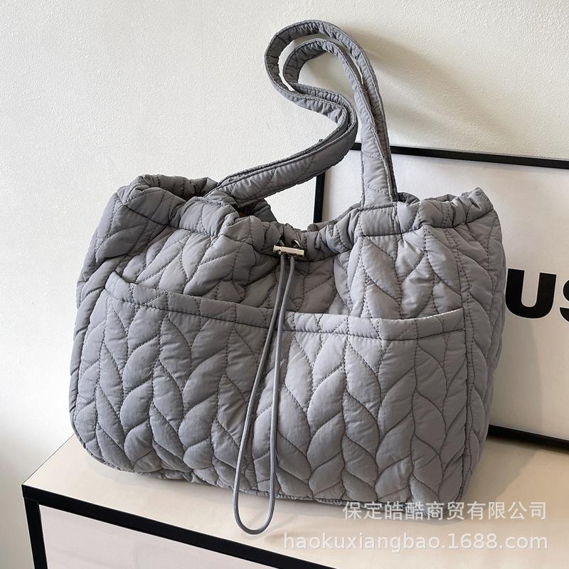 ins trendy fashion large-capacity tote bag 2025 spring new Korean version embroidered thread diamond shoulder bag high sense