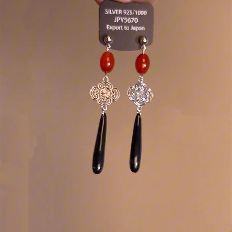 Exotic high-end fringed earrings, niche retro ethnic style earrings, French heavy industry bohemian earrings.
