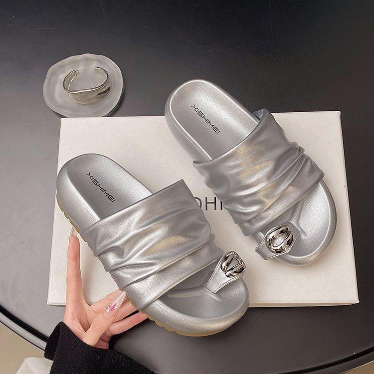 French pleated set of toe slippers for women's summer wear 2025 new versatile thick-soled sandals for beach vacation