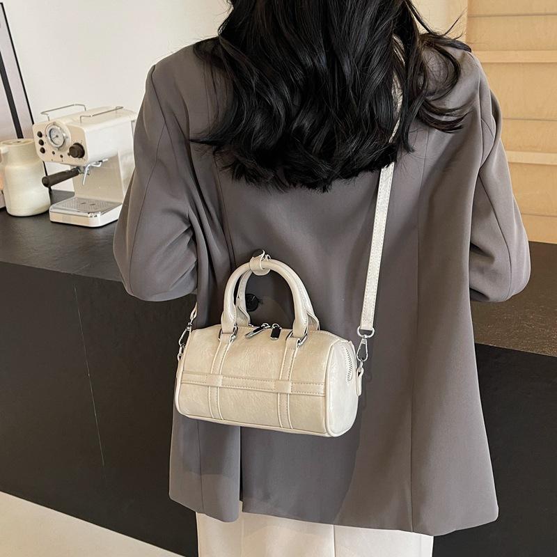 Fashion Hand-held Bowling Bag Women's 2025 Winter New Simple Pleated Shoulder Bag Niche Trend Messenger Women's Bag
