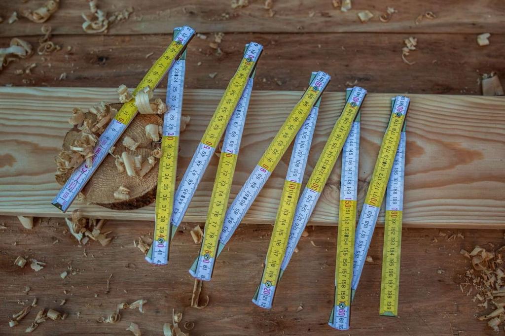 Folding Wooden 2m Builder's Measuring Ruler