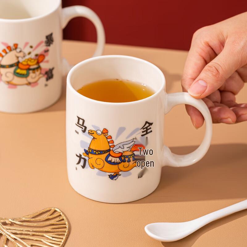 Zestaw ceramicznych kubków dla pary z bajki