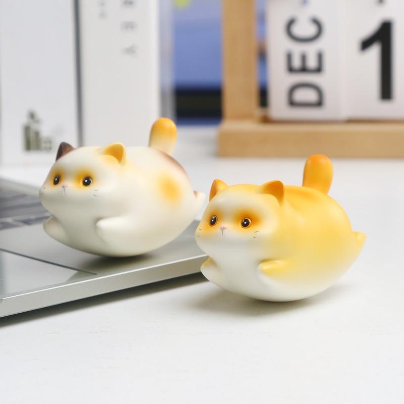 1pcs Cartoon Fury Cat Swinging Fun Ornament Cute Cat Resin Crafts Healing Series Office Desktop Ornament