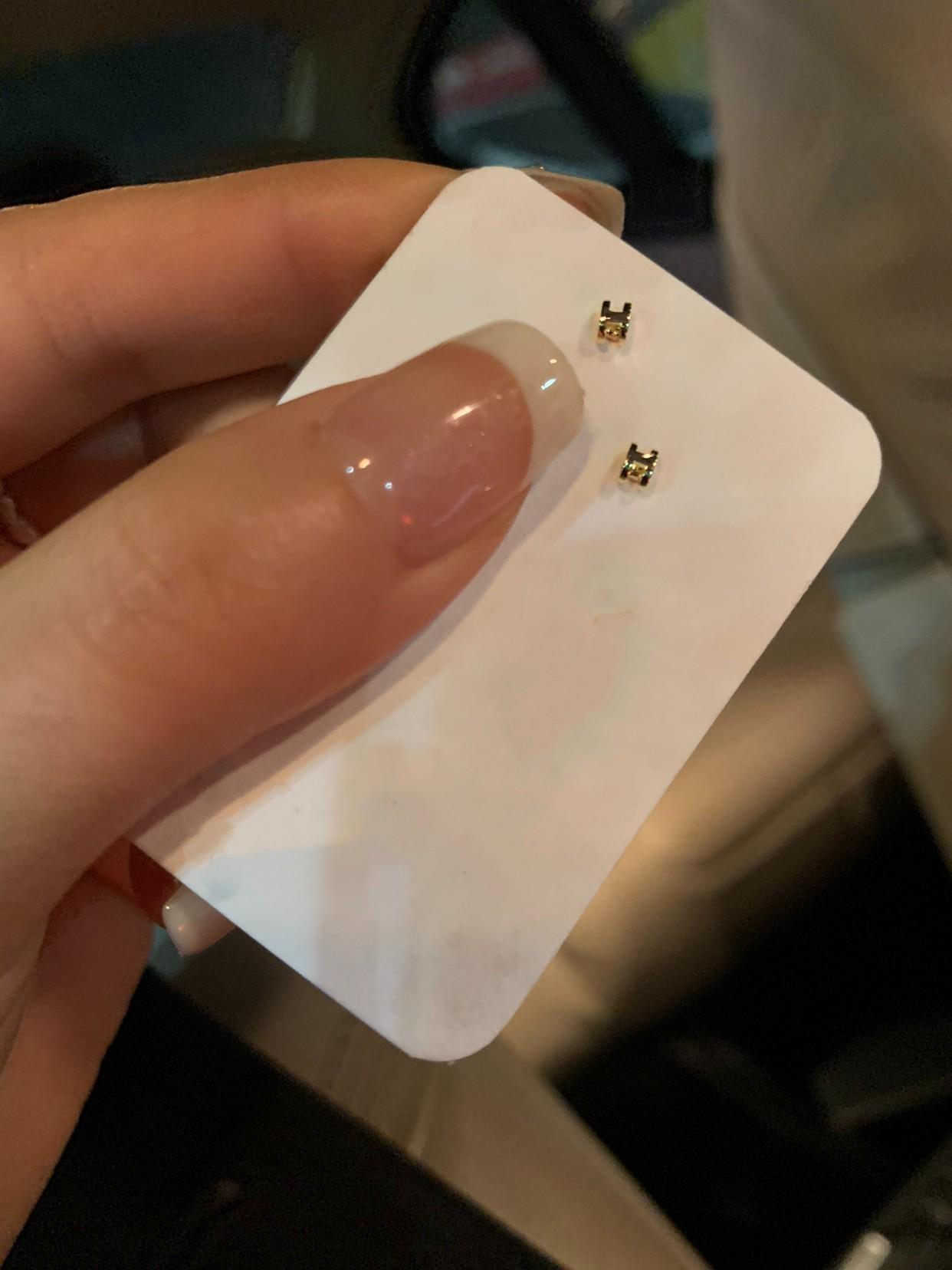 

Хит продаж из 6 предметов: Серьги-пусеты H из стерлингового серебра для женщин, Модный и изысканный дизайн 2024