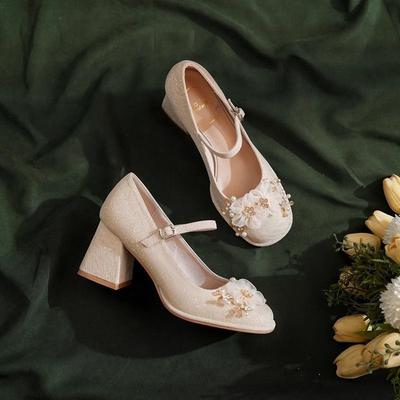 Chaussures à talons moyens à talons épais pour femmes Mary Jane chaussures simples pour femmes 2025 avec jupe chaussures de mariage petites demoiselles d'honneur talons épais chaussures simples pour femmes