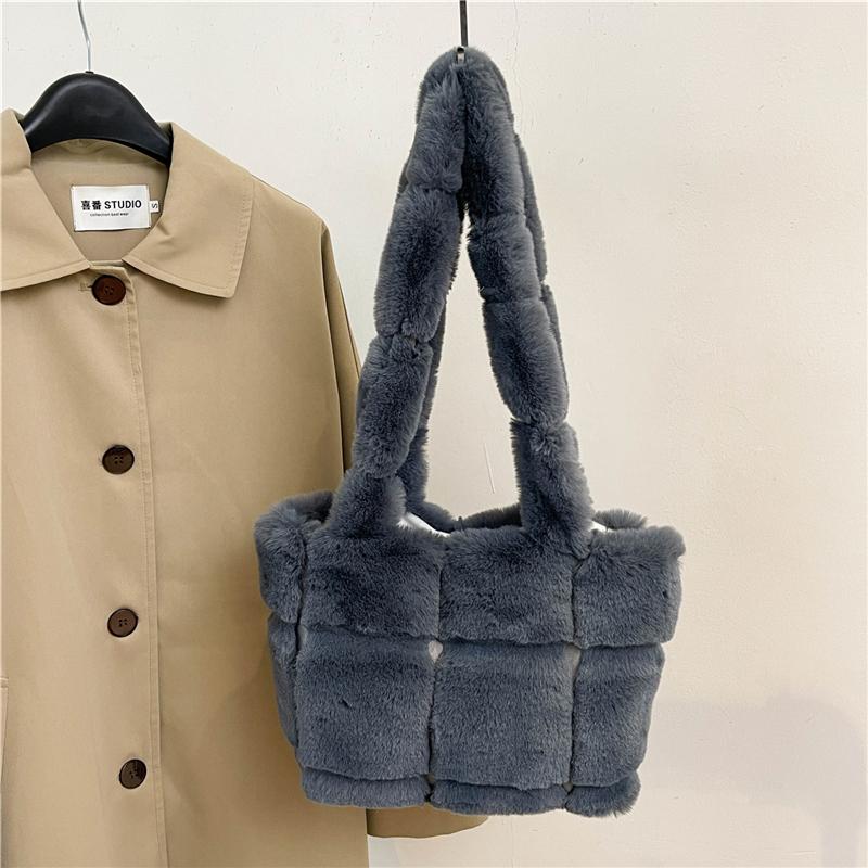 Women Plush Shoulder Bag Fashion Tote Bag Large Capacity Fuzzy Top Handle Bag Solid Color Slouchy Hobo Bag Daily Commuting Bag