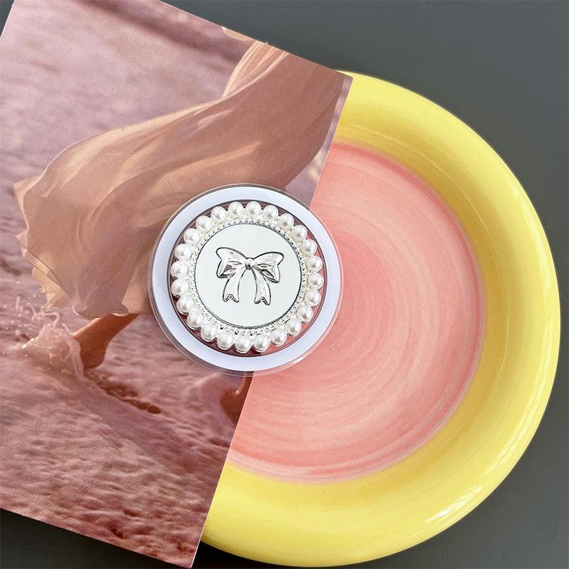 

Electroplated Metal Pattern Mirror, Mobile Phone Airbag Bracket, Magnetic Suction Removable Love Bow, Desktop Watching Drama Chasing Drama