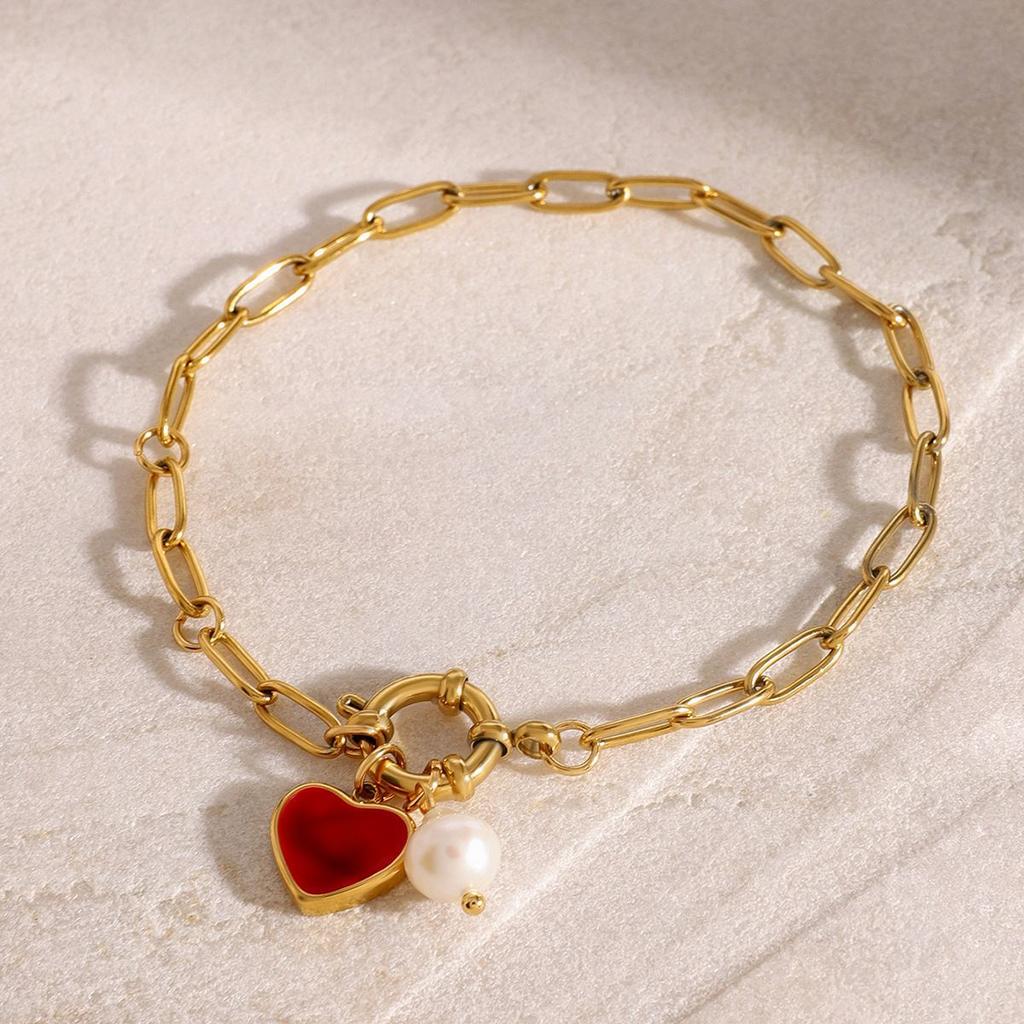 Retro heart-shaped pearl bracelet for women, simple and minimalist, with a stainless steel chain and heart design