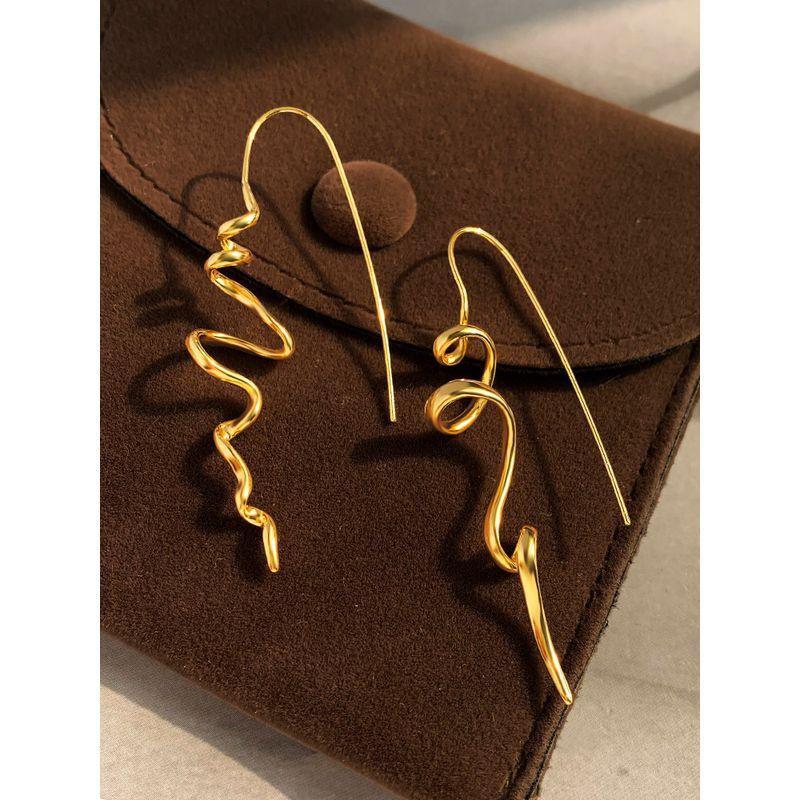 European, American and French Style Gold Three-Dimensional Irregular Earrings Female Niche Design High-Profile Earrings Cold Wind Graceful Earrings