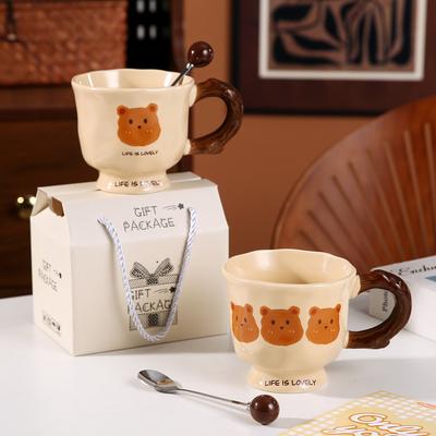 Niedlicher Becher mit hohen Beinen und Löffel für Mädchen Keramik-Wasserbecher für Zuhause Büro Frühstück Kaffeetasse Souvenirgeschenk