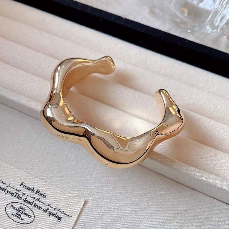 Western Style Exaggerated Bright Surface Bracelet Women Niche Design High-Grade Arm Bracelet Hand Jewelry Fashion Personalized Accessories