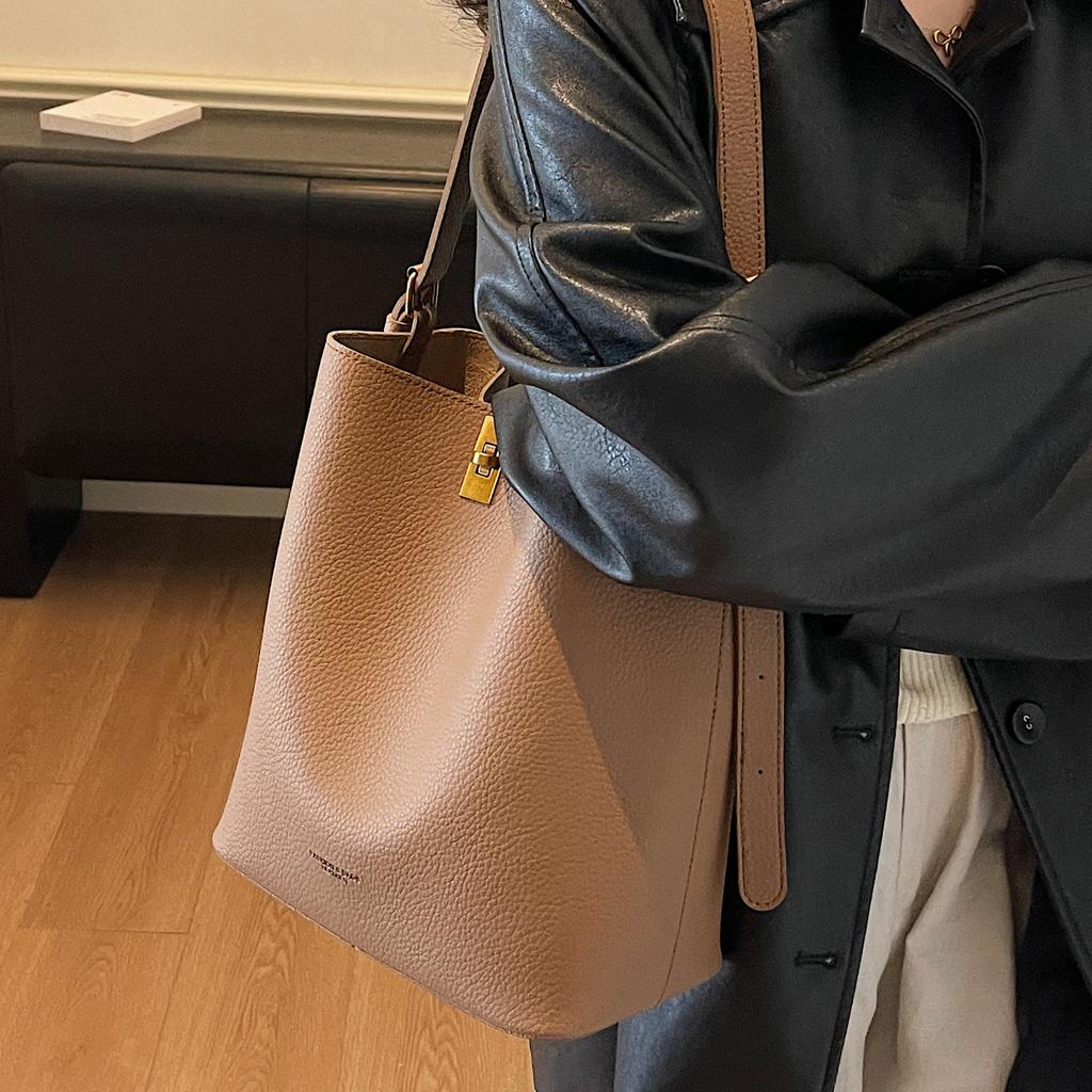 Retro-Mode große Kapazität Schultertasche Damen 2025 Neu Lässig Vielseitig Unterarm-Beuteltasche Pendler-Umhängetasche