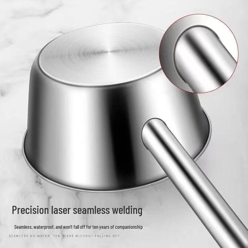 Kelle aus Edelstahl mit langem Griff für die Gastronomie