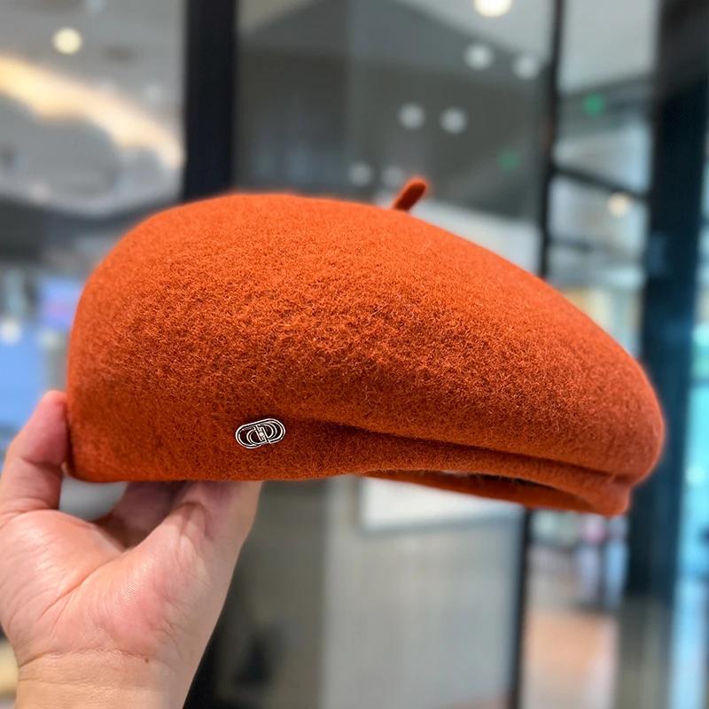 

Модная металлическая шляпа-берет из шерсти с логотипом, теплая, мягкая, осенне-зимняя, однотонная, для улицы, подарок для девушки на вечеринку оранжевый