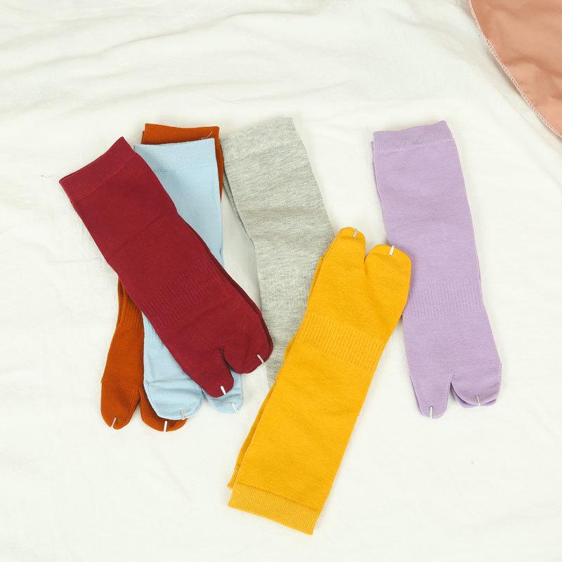 Calcetines de mujer hasta la pantorrilla con dos dedos divididos, color liso, estilo japonés, finos, diseño de pezuñas de cerdo