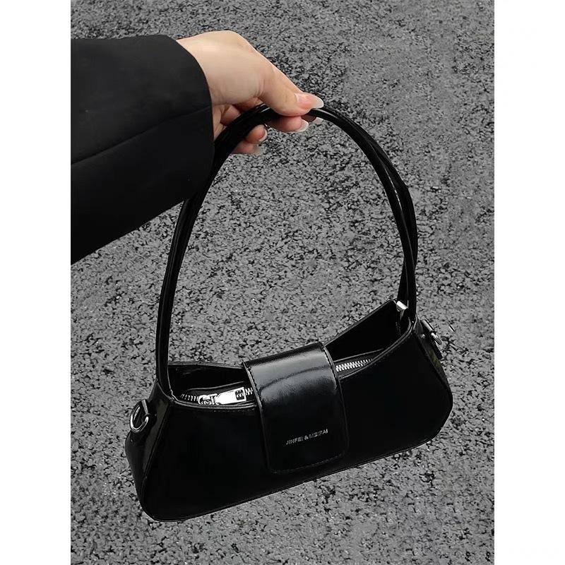French Niche Design Crossbody Bag, Stylish and Fashionable for Casual Office Wear, Baguette Bag, Shoulder Bag