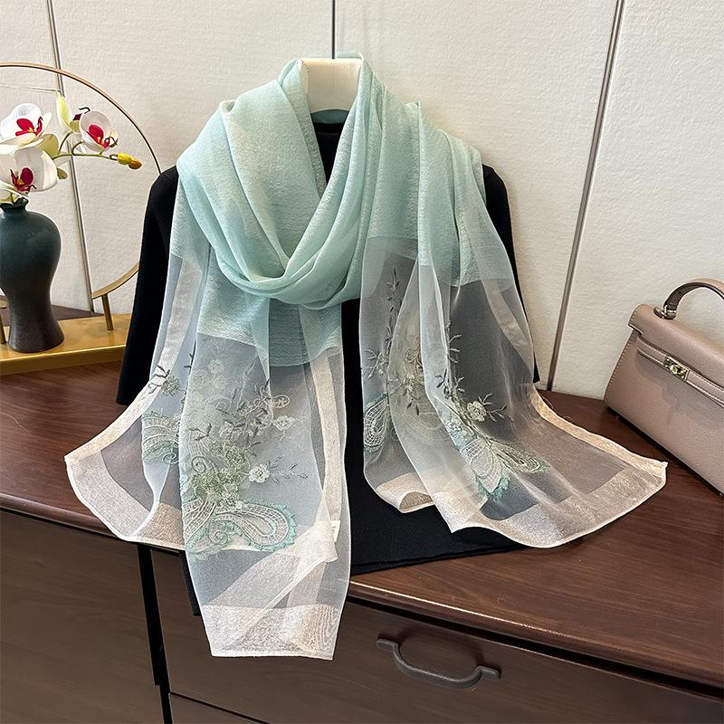 

Шелковая шерсть Вышитый шелковый шарф Женская мода Зарубежный стиль Зимний теплый шарф Холодная шаль Тонкий стиль 180*70