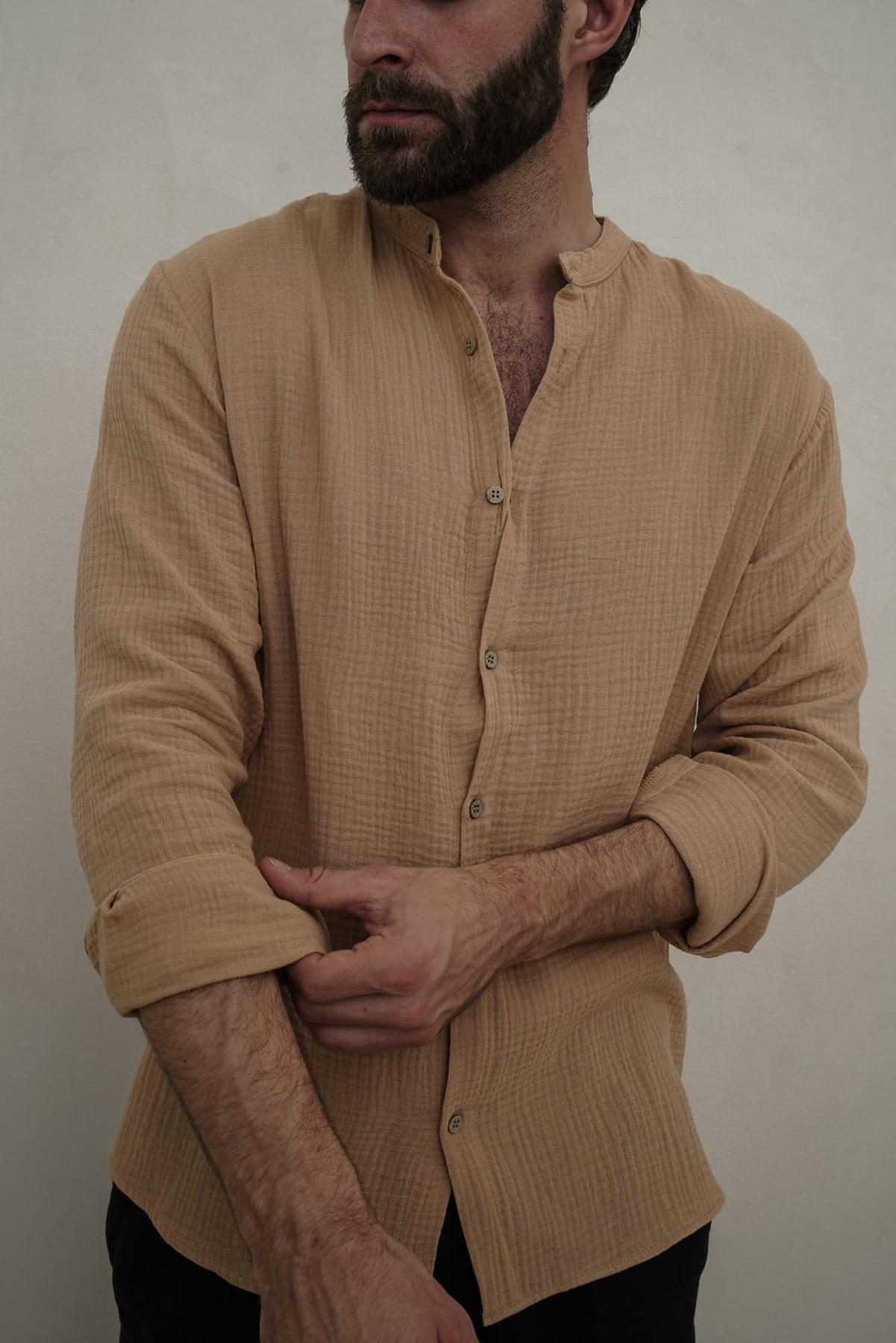 

Мужская муслиновая рубашка карамельного цвета Owen Oversize с круглым вырезом S светло-коричневого