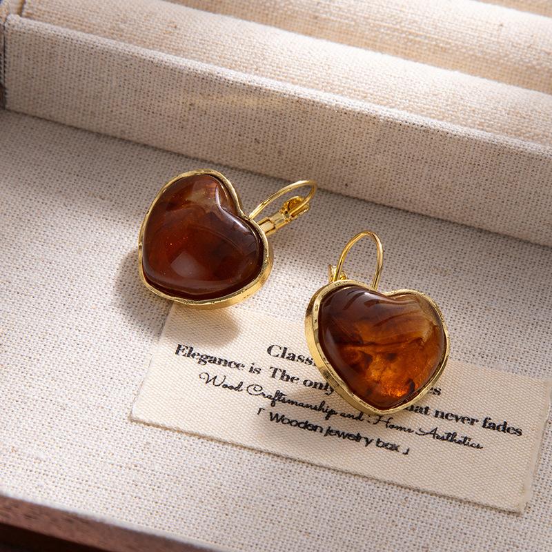 Maillard Retro Amber Love Ear Buckle Light Luxury Personality High-End Earrings Women'S Fashion Atmospheric Earrings