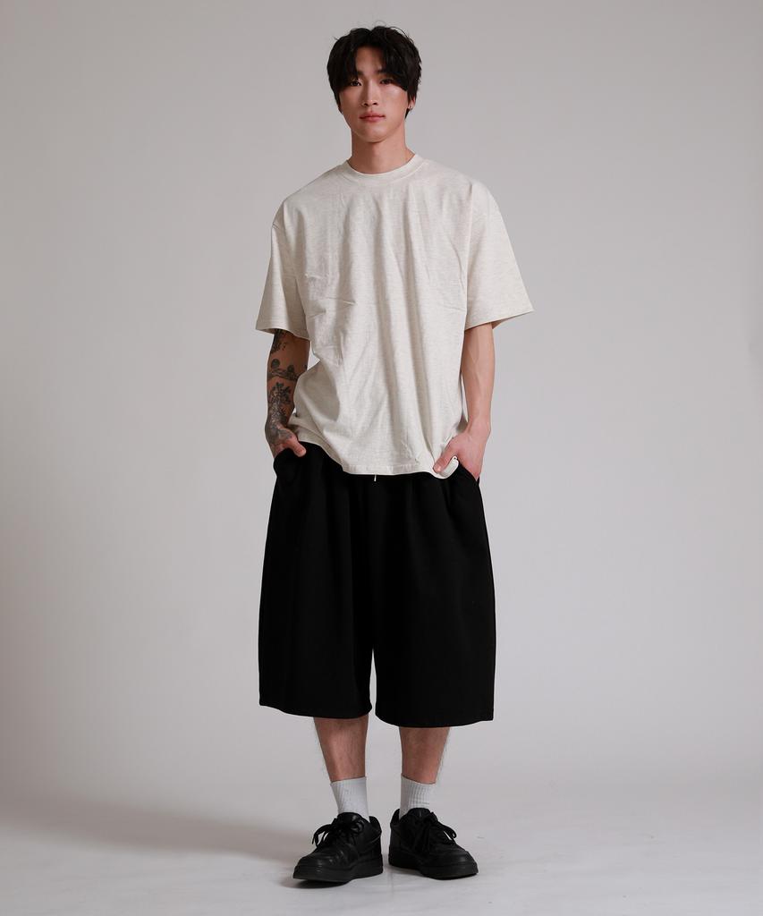 LIKE THE MOST Single-Pleat Double-Side Bermuda Pants_Black