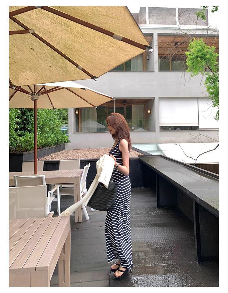 Neues Mode gestreiftes ärmelloses koreanisches glockenförmiges Kleid