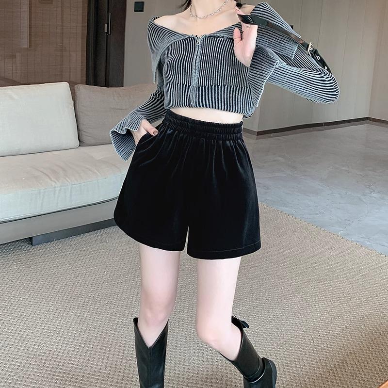 

Женские черные бархатные шорты А-силуэта с эластичной талией, ранняя осень 2024, свободный крой, утолщенная ткань. S чёрный