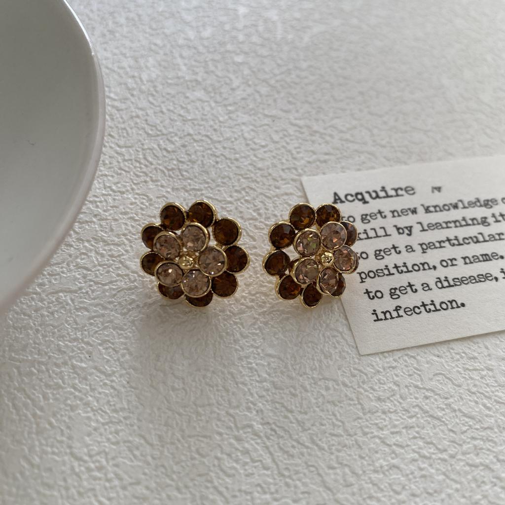 Exquisite Full Diamond Sunflower Hollow Flower Stud Earrings Temperament Exquisite Inlaid Zircon High-End Light Luxury Earrings