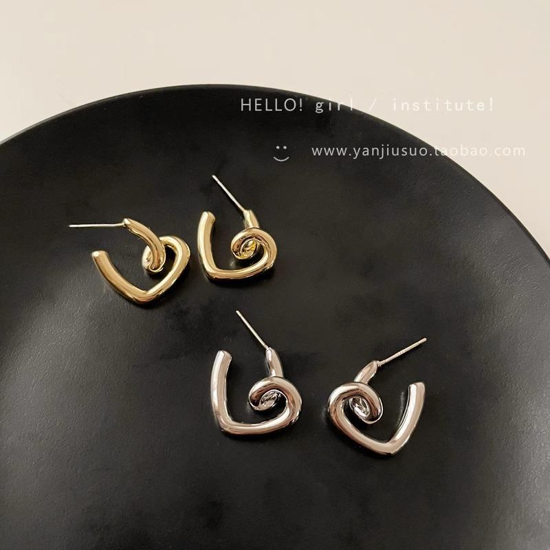 

Love stud earrings for women s new trendy earrings, niche design sense, advanced temperament, small and exquisite earrings, earrings.