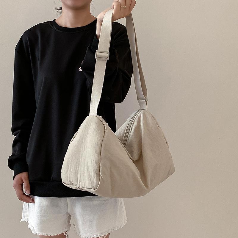 Japanese Nylon Bag Fitness Sports Messenger Bag Women'S Leisure Solid Color Pendant Feeling Student Shoulder Bag Large Capacity Tote Bag