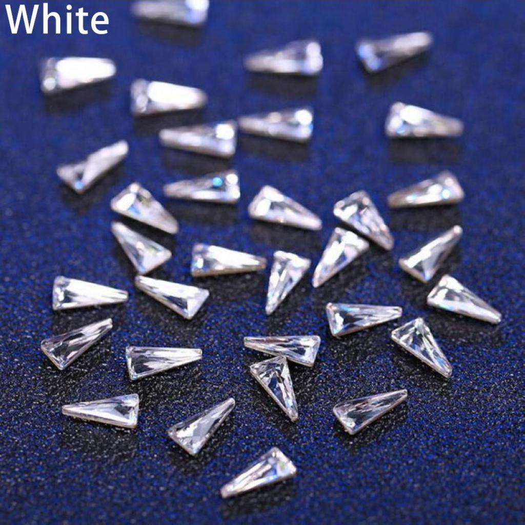 Zehn Stücke von Frauen Dreieck Maniküre Tipps und glänzende Diamant Dekoration DIY Maniküre Sets
