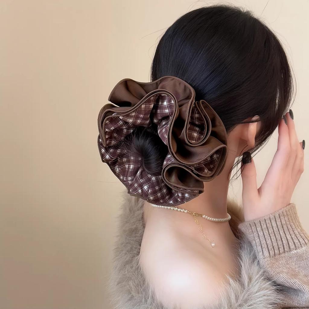 Vintage Plaid Scrunchies Large Hair Tie for Women Aesthetic Casual Weekend Look Fashion Hair Accessory