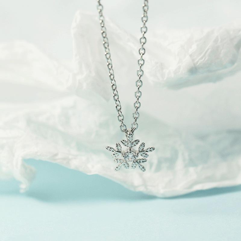 Women's Christmas Snowflake Diamond Clavicle Choker - Romantic Korean-Style Flower Necklace Gift