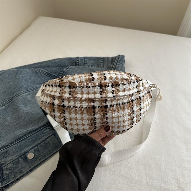 

Simple casual shoulder bag fashionable retro messenger bag women s 2024 summer new fashionable small fresh girl breast bag хакі