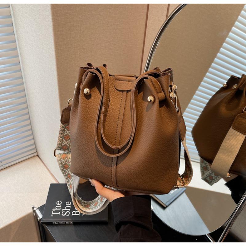 

Популярные сумки женские новые осенне-зимние ретро широкополосные сумки-мессенджеры нишевые сумки-ведра темно-коричневого