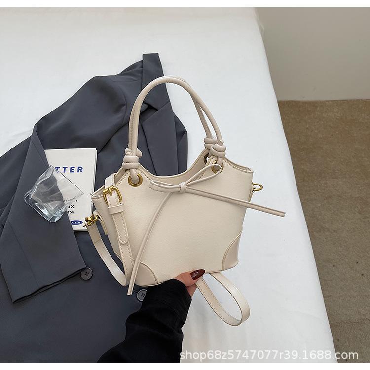 

Commuter versatile contrasting color messenger bag women s 2025 new trendy fashion Korean bucket bag niche texture shoulder bag белый