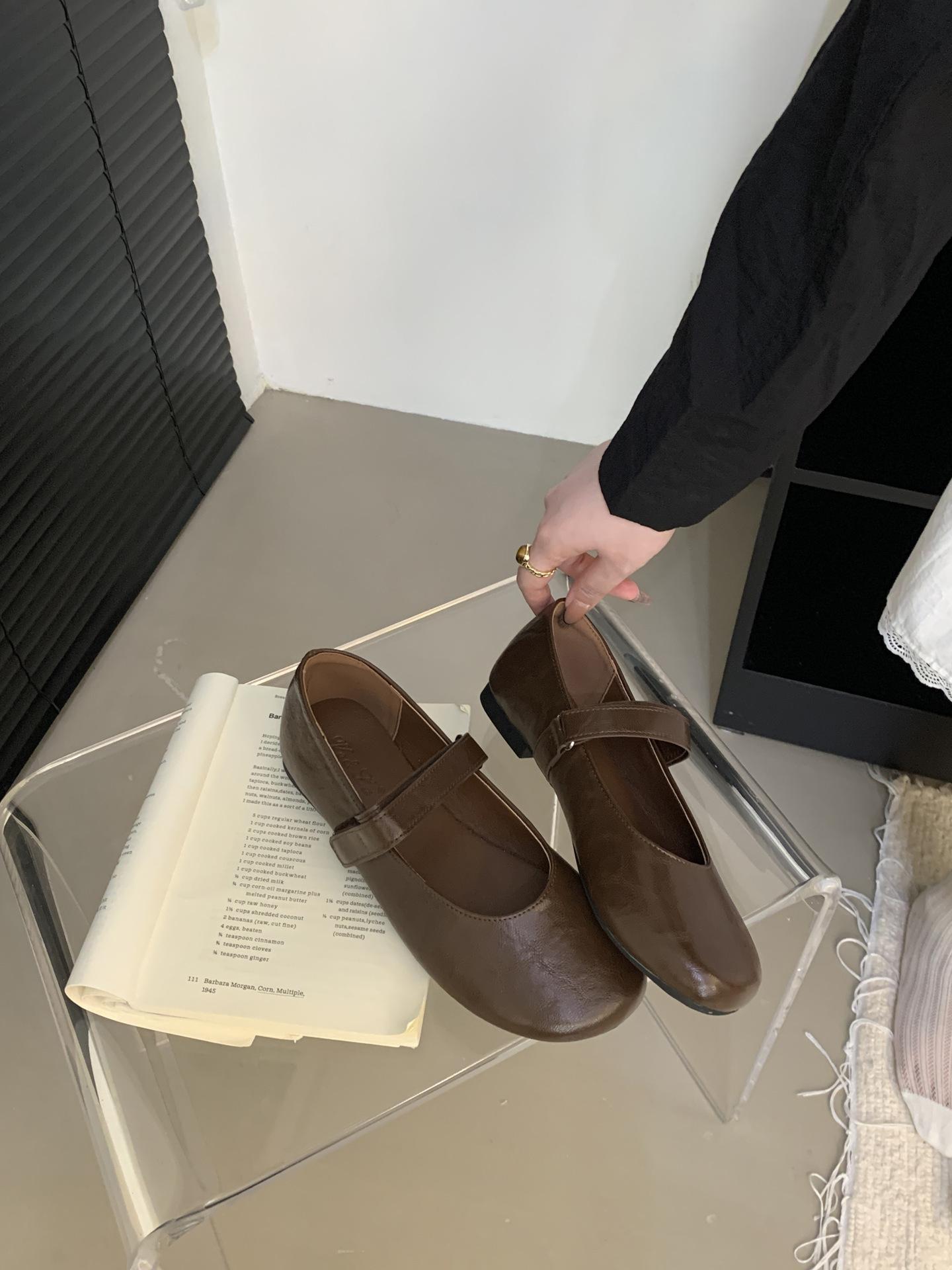

2025 autumn soft shallow mouth one word with flat shoes versatile casual commuting simple big head Mary Jane shoes single shoes 39 кавовий