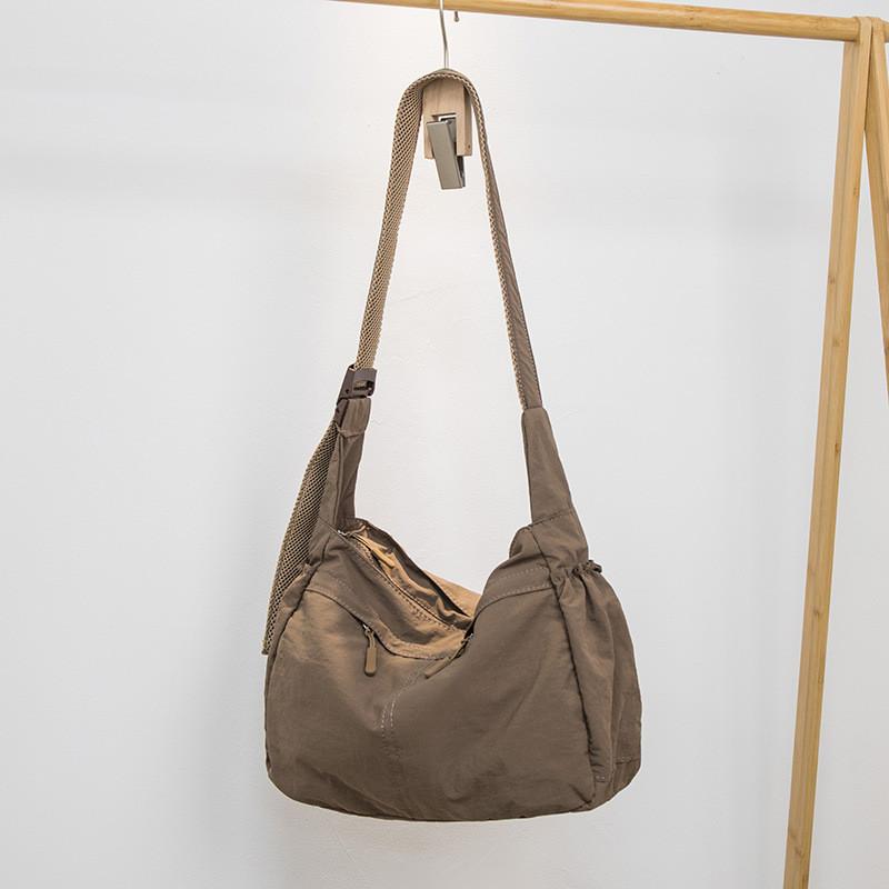 

IELGY Корейская версия нейлоновой сумки на плечо большой вместимости для путешествий и отдыха, водонепроницаемая спортивная ветровая сумка-мессенджер кофейный