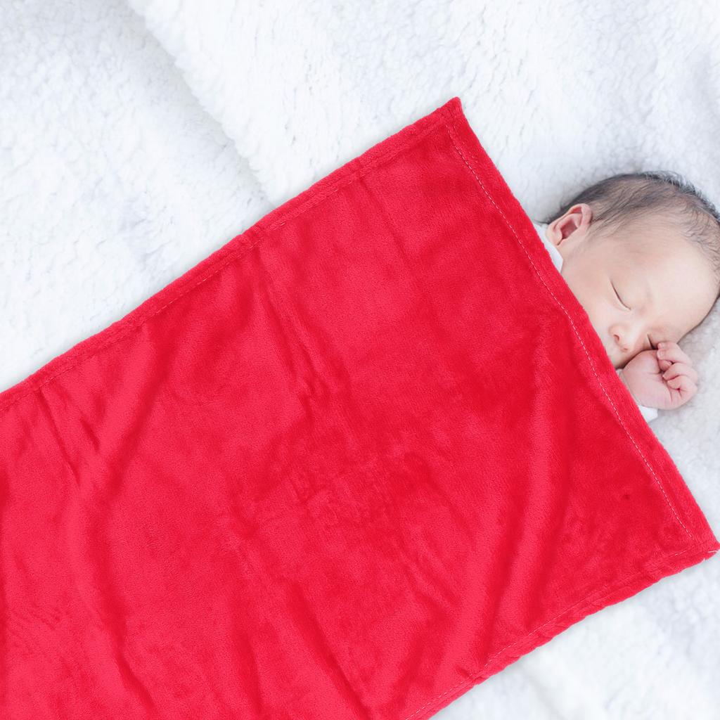 Solid Color Pet Blanket Bright Red Advanced Material Extra Warm Lightweight Comfortable Pet Bedding with Fine Stitching Design