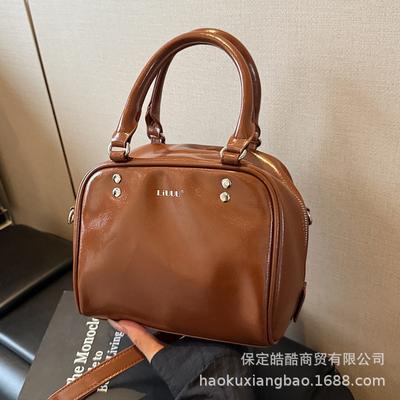This Year, Boston Bags Are Popular for Women's Autumn and Winter 2025 New Versatile Shoulder Messenger Bags, Popular Portable Pillow Bags.