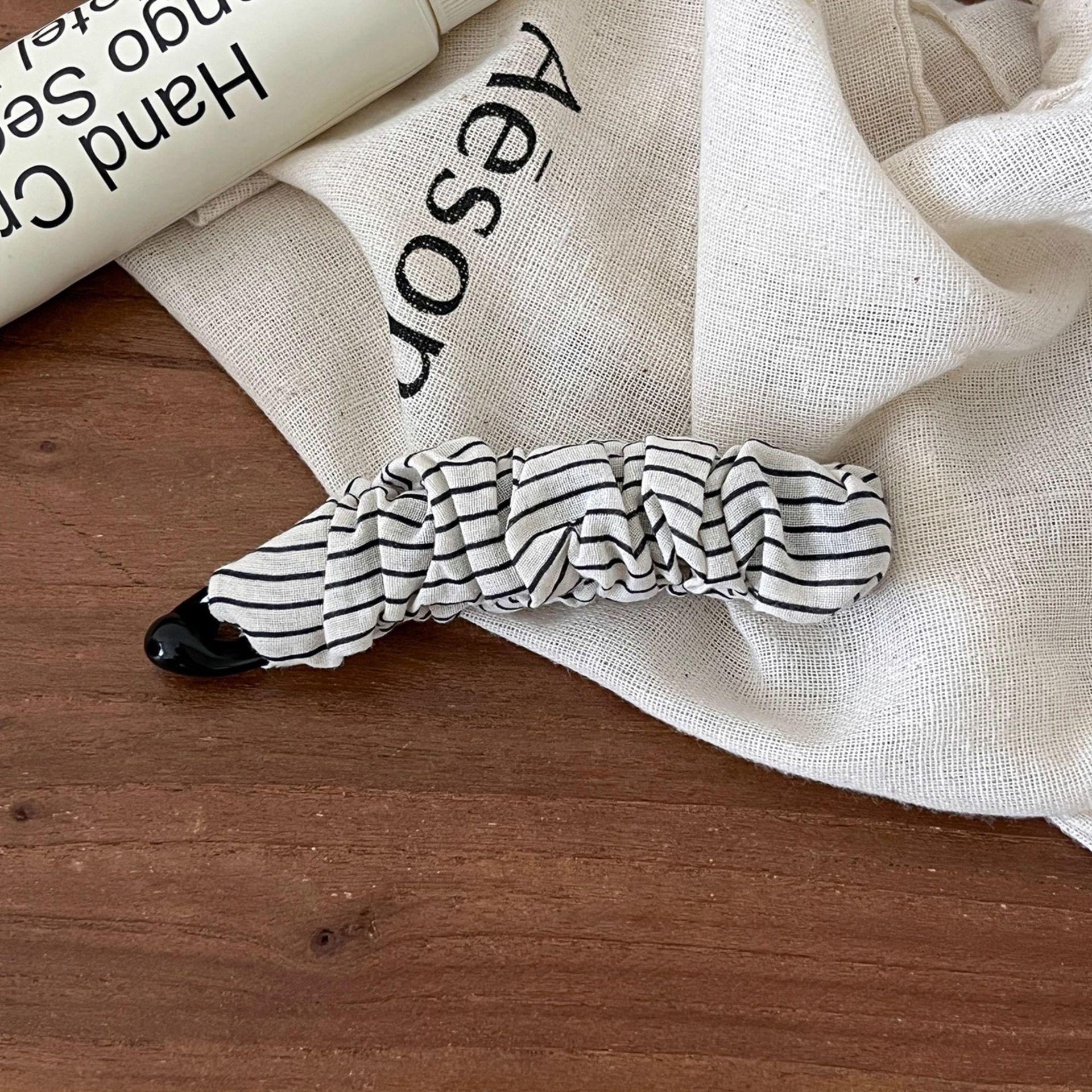 

Retro Polka Dot Pleated Banana Clip for Women - Stylish 2025 Ponytail & Hair Bun Accessory